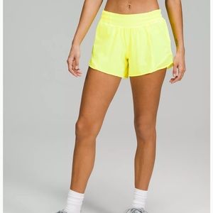 Lululemon hotty hot low rise 2.5” highlight yellow shorts size 2